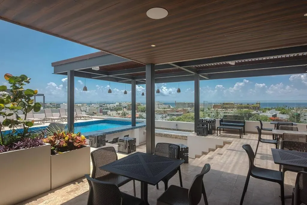 Ipana Condo, Rooftop Pools, Gym, Walk To Beach Playa del Carmen Mexico