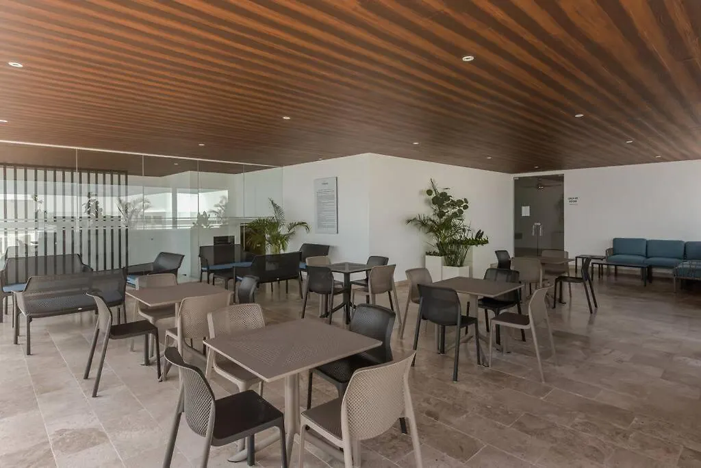 Apartment Ipana Condo, Rooftop Pools, Gym, Walk To Beach Playa del Carmen Mexico