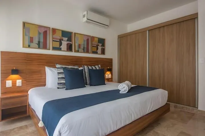 Ipana Condo, Rooftop Pools, Gym, Walk To Beach Playa del Carmen Apartment