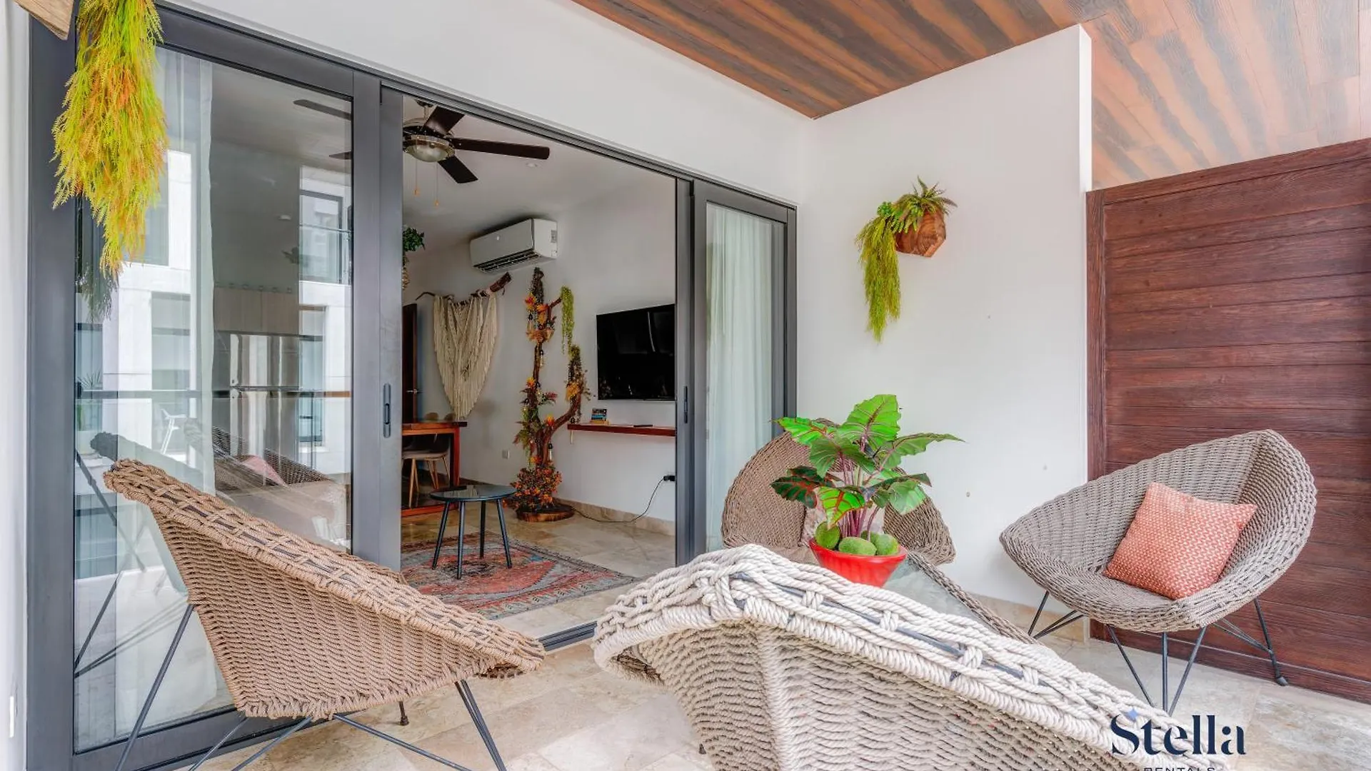 Ipana Condo, Rooftop Pools, Gym, Walk To Beach Playa del Carmen