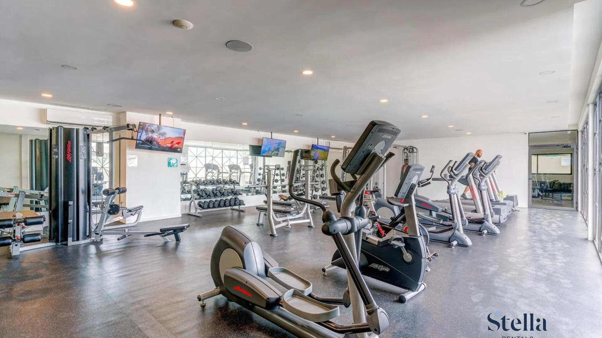 Ipana Condo, Rooftop Pools, Gym, Walk To Beach Playa del Carmen Apartment